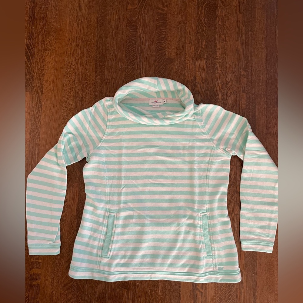 Vineyard Vines Cowel Neck Shep shirt, size M